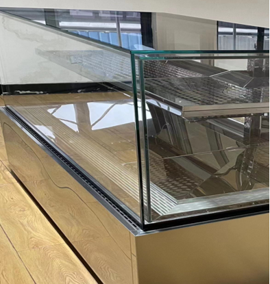 Insulated glass assembly for refrigeration