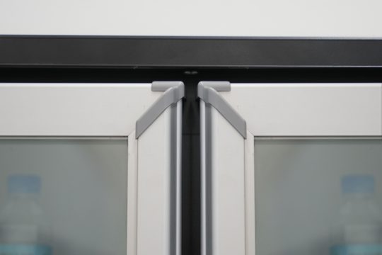 Glass door corner with handle hardware