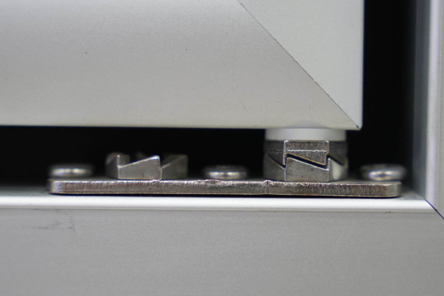 Top corner and hinge hardware detail