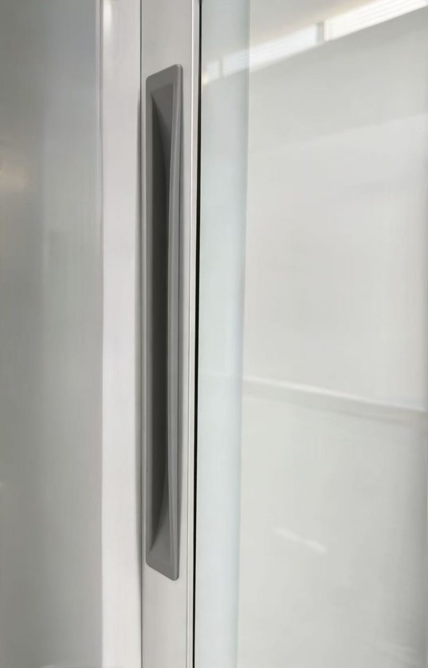 Round-corner glass door edge and gasket detail